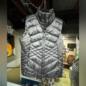 The North Face Women's Silver Puffer Vest